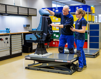 Cockpit Pilot Seat Card